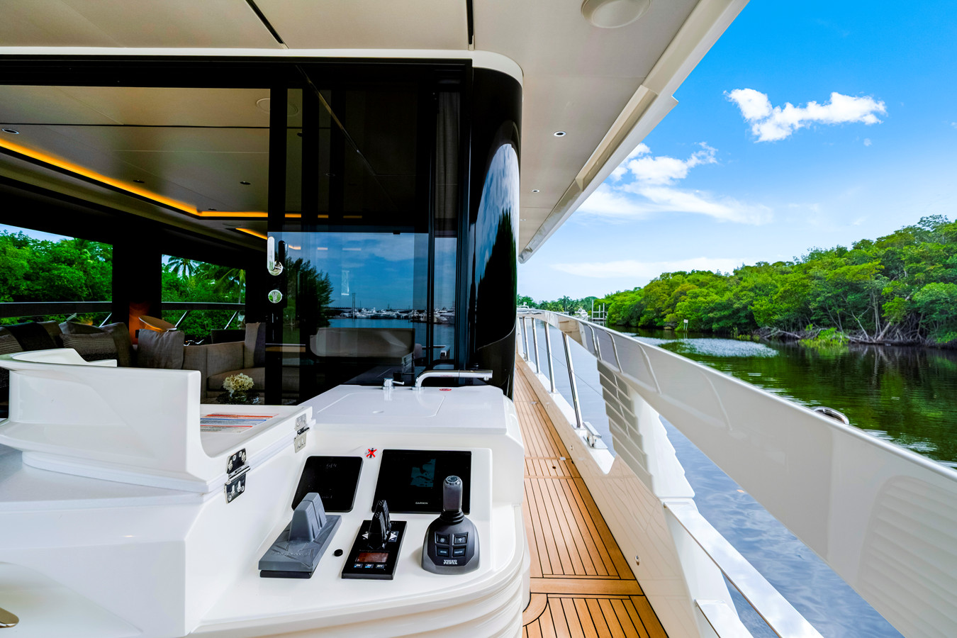 https://arconyachts.ams3.digitaloceanspaces.com/94975/conversions/large_4839450-optimize.jpg