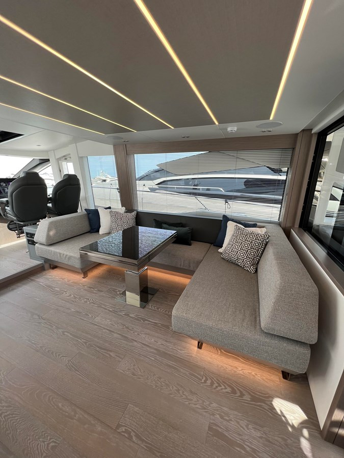 https://arconyachts.ams3.digitaloceanspaces.com/95086/conversions/large_4156349-optimize.jpg