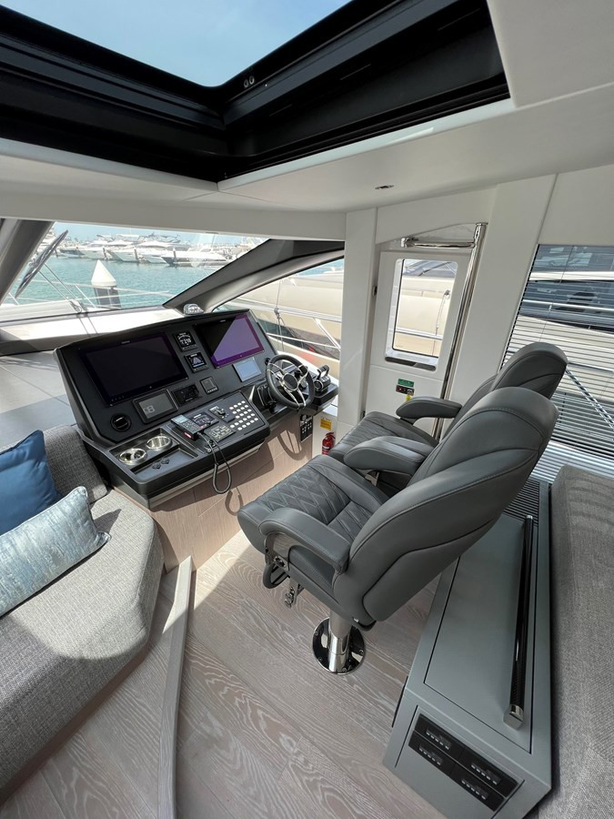 https://arconyachts.ams3.digitaloceanspaces.com/95088/conversions/large_4156350-optimize.jpg