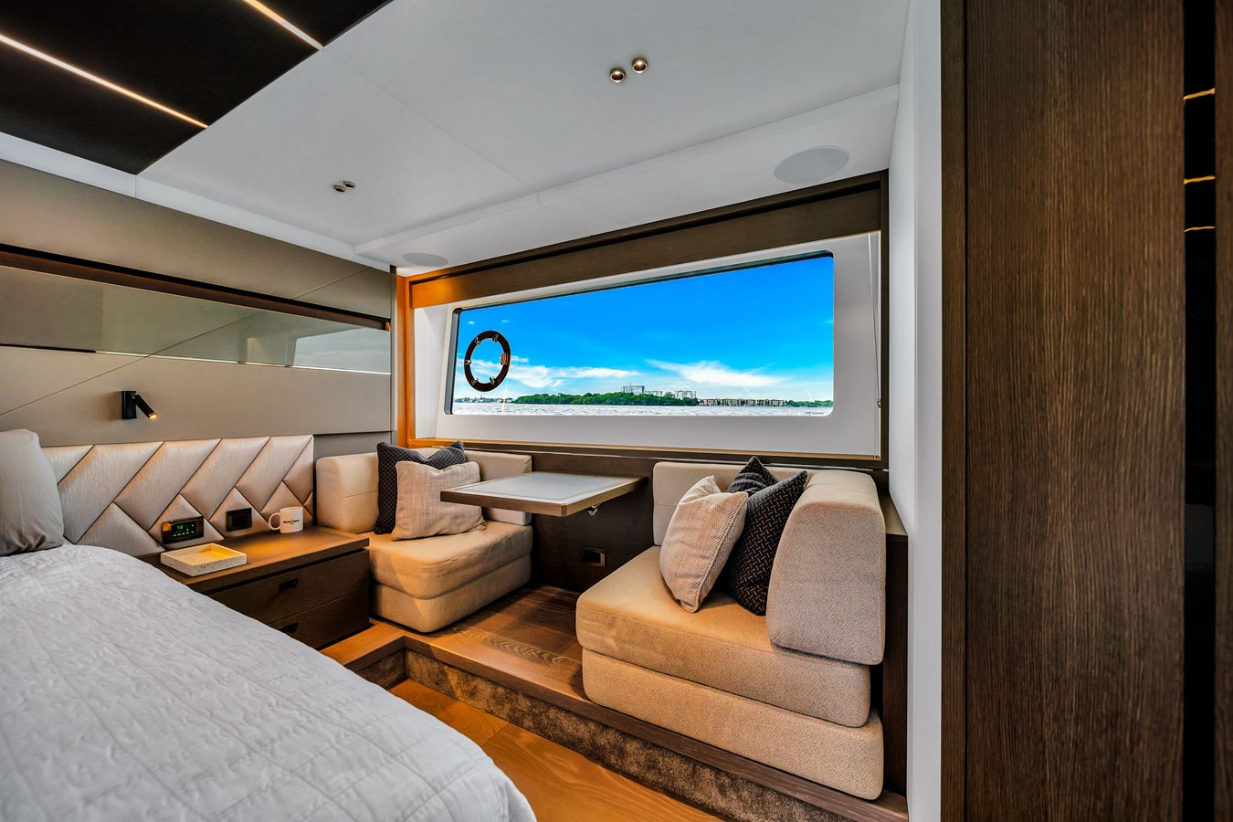 https://arconyachts.ams3.digitaloceanspaces.com/95089/conversions/large_4020169-optimize.jpg