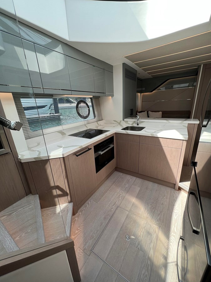 https://arconyachts.ams3.digitaloceanspaces.com/95090/conversions/large_4156257-optimize.jpg