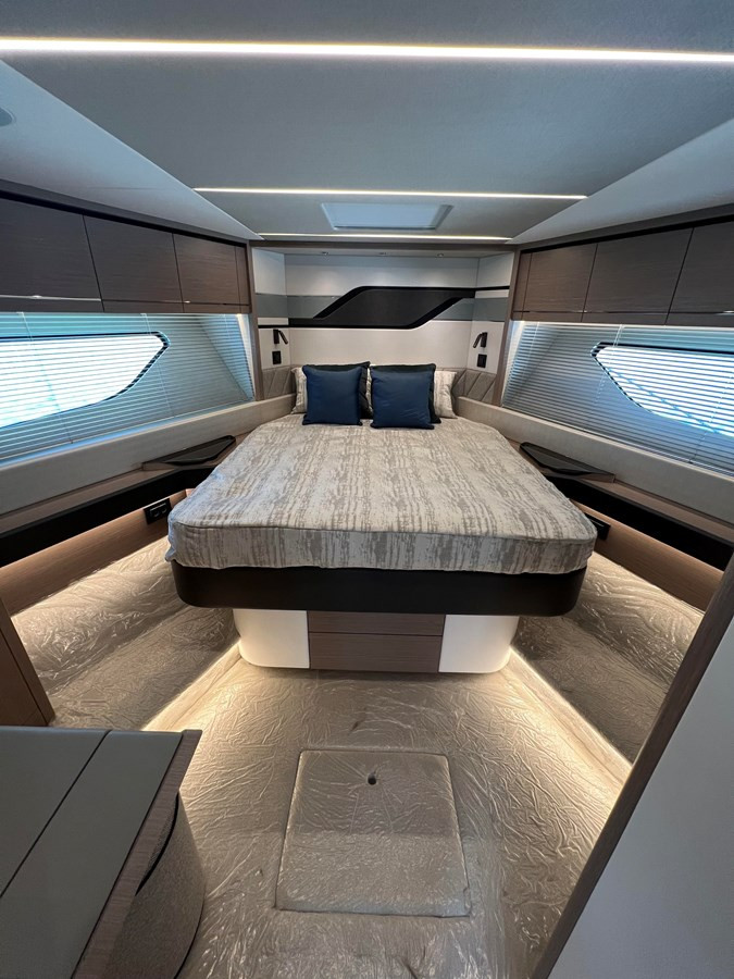 https://arconyachts.ams3.digitaloceanspaces.com/95125/conversions/large_4156270-optimize.jpg