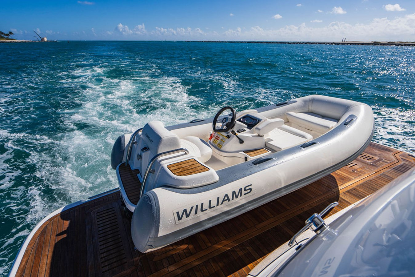 https://arconyachts.ams3.digitaloceanspaces.com/95218/conversions/large_4367156-optimize.jpg