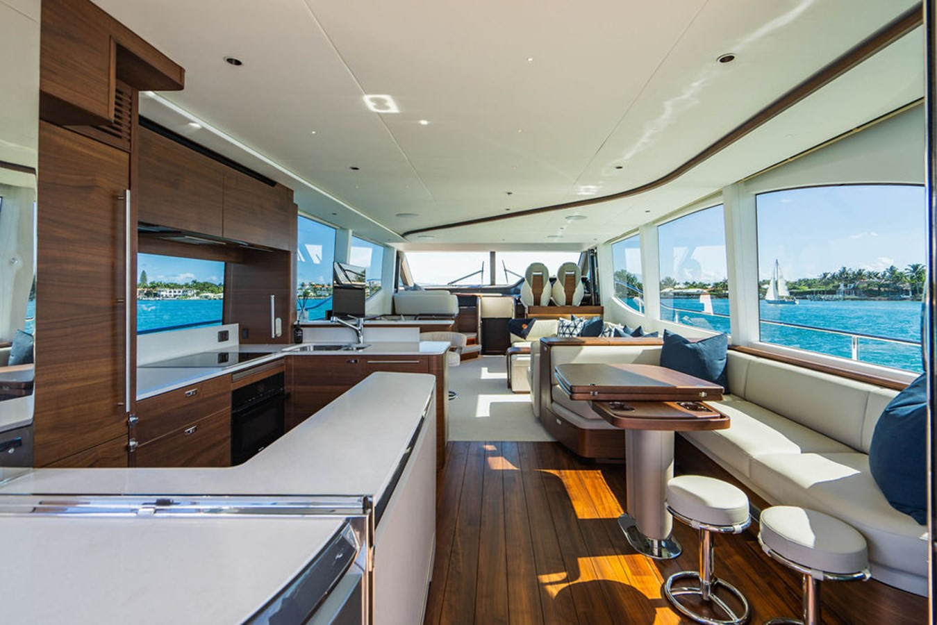 https://arconyachts.ams3.digitaloceanspaces.com/95239/conversions/large_4367163-optimize.jpg