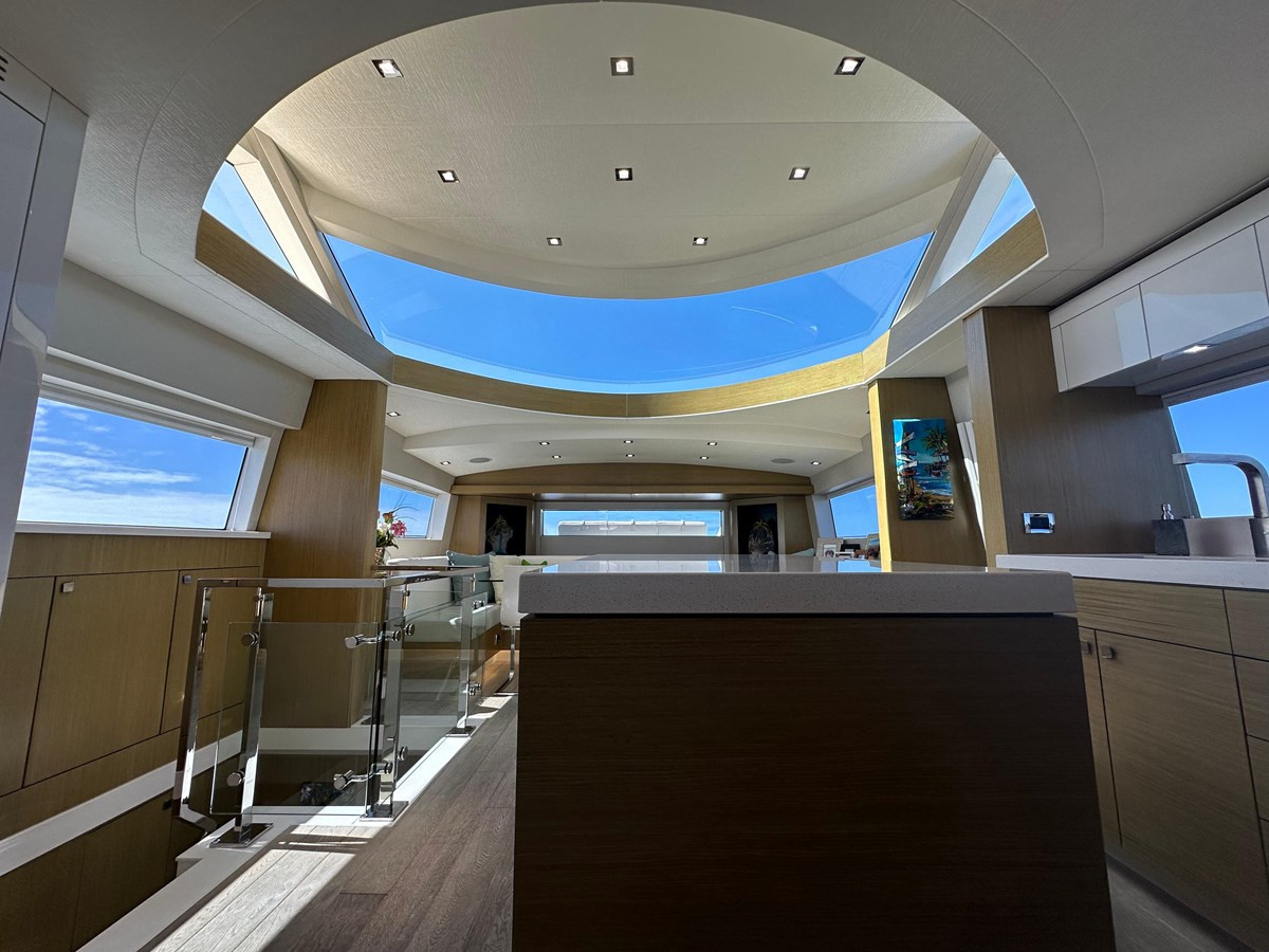 https://arconyachts.ams3.digitaloceanspaces.com/95279/conversions/large_4441212-optimize.jpg