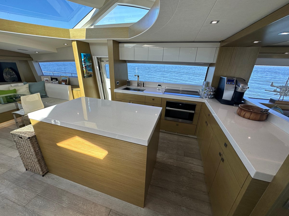https://arconyachts.ams3.digitaloceanspaces.com/95285/conversions/large_4441214-optimize.jpg
