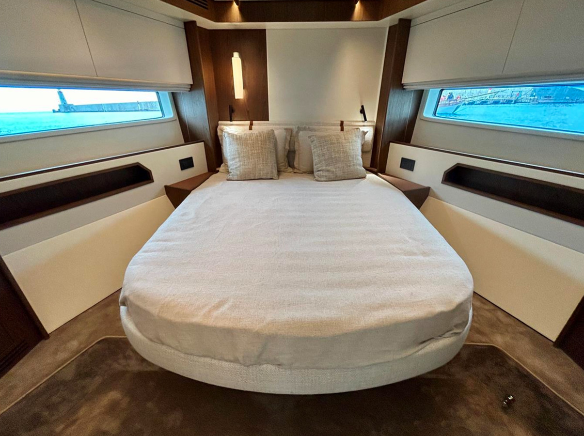 https://arconyachts.ams3.digitaloceanspaces.com/95373/conversions/large_4770272-optimize.jpg