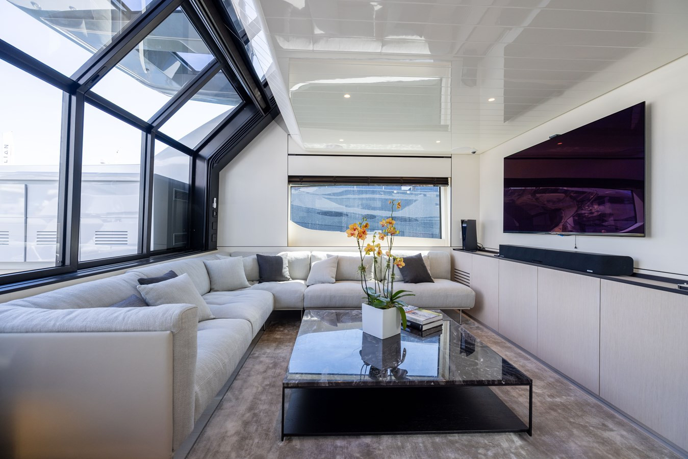 https://arconyachts.ams3.digitaloceanspaces.com/95397/conversions/large_4611018-optimize.jpg
