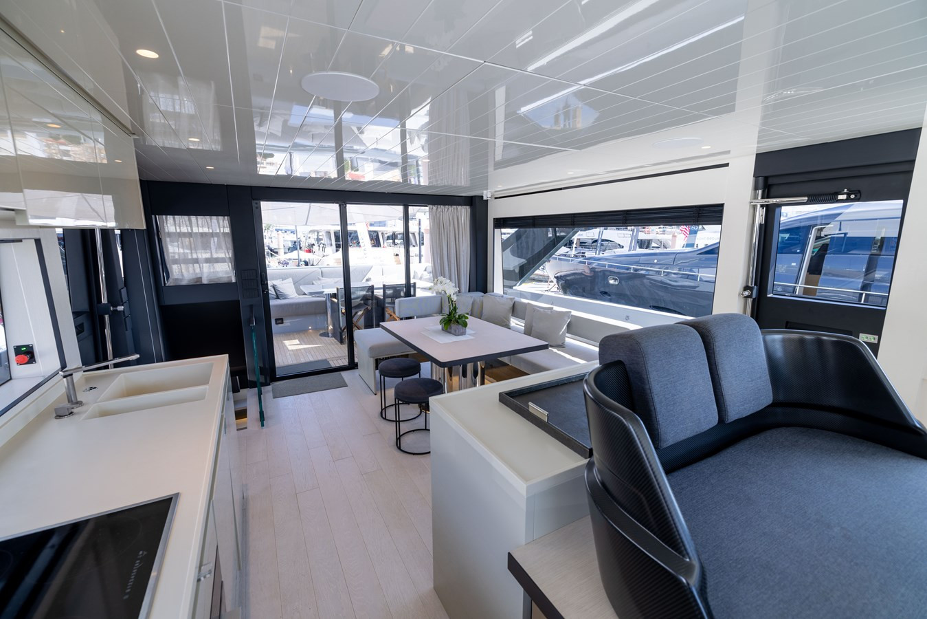 https://arconyachts.ams3.digitaloceanspaces.com/95414/conversions/large_4610995-optimize.jpg