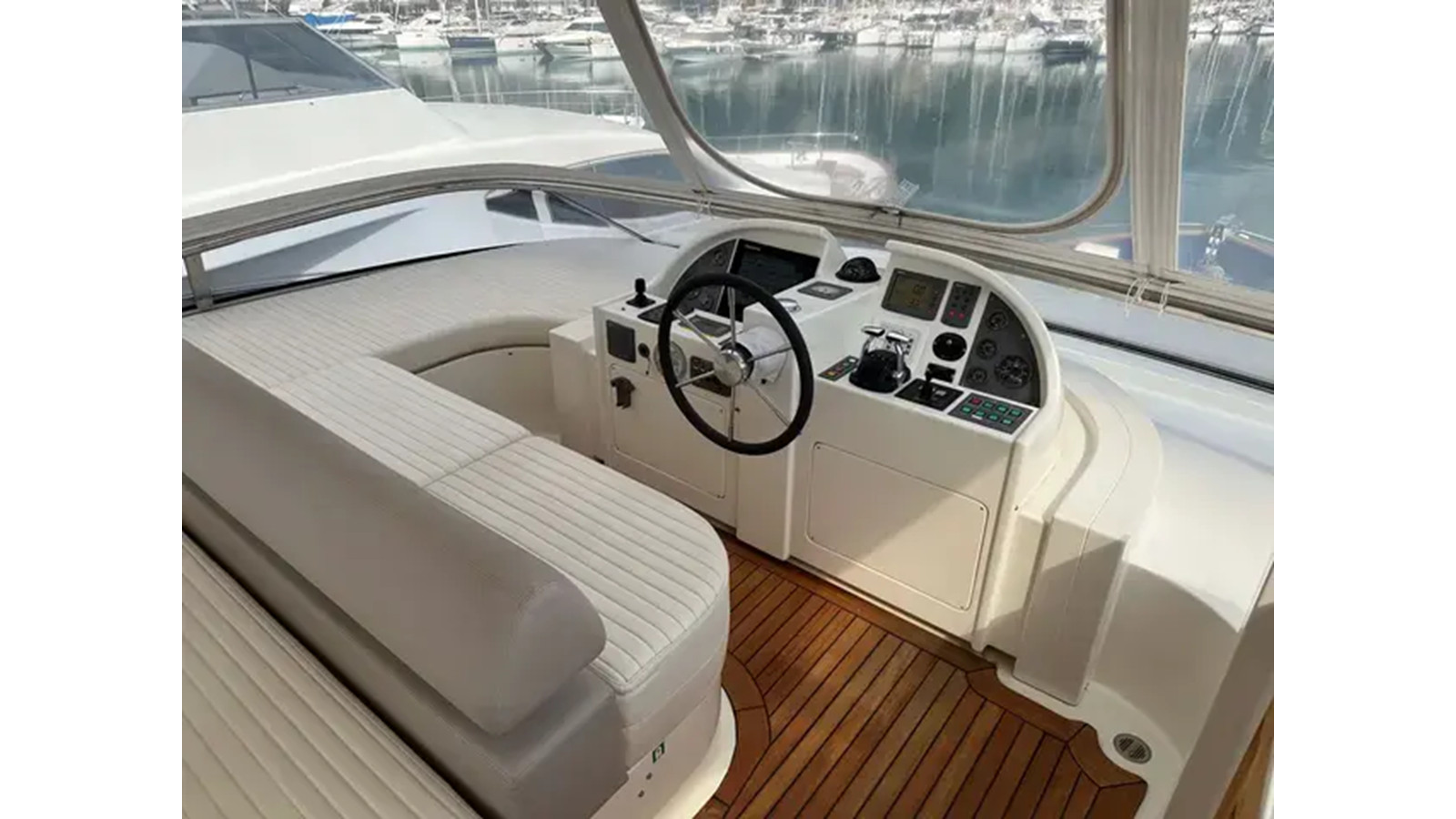 https://arconyachts.ams3.digitaloceanspaces.com/95419/conversions/large_4235807-optimize.jpg