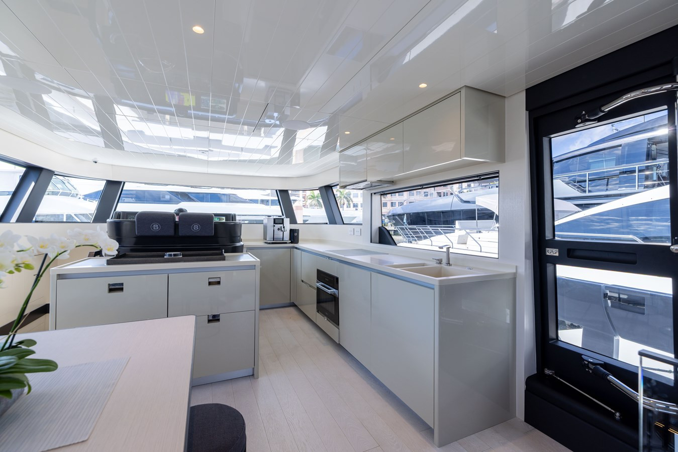 https://arconyachts.ams3.digitaloceanspaces.com/95420/conversions/large_4610997-optimize.jpg