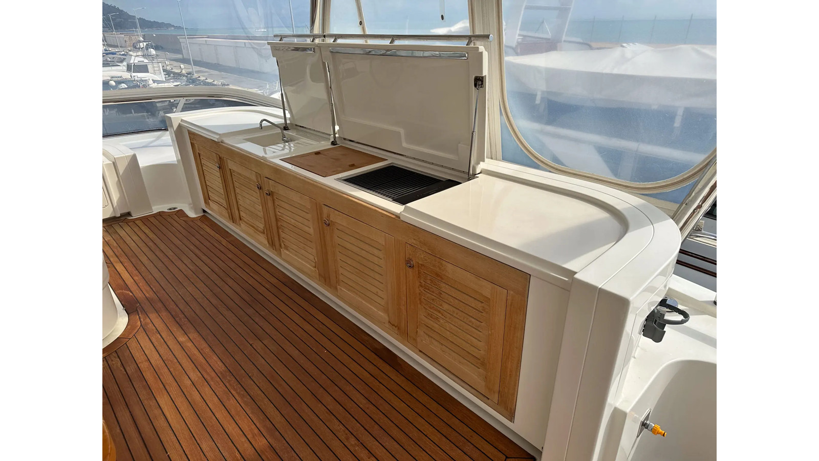 https://arconyachts.ams3.digitaloceanspaces.com/95423/conversions/large_4235805-optimize.jpg