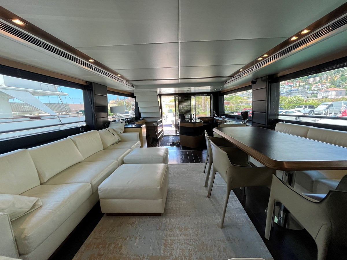 https://arconyachts.ams3.digitaloceanspaces.com/95429/conversions/large_4235817-optimize.jpg