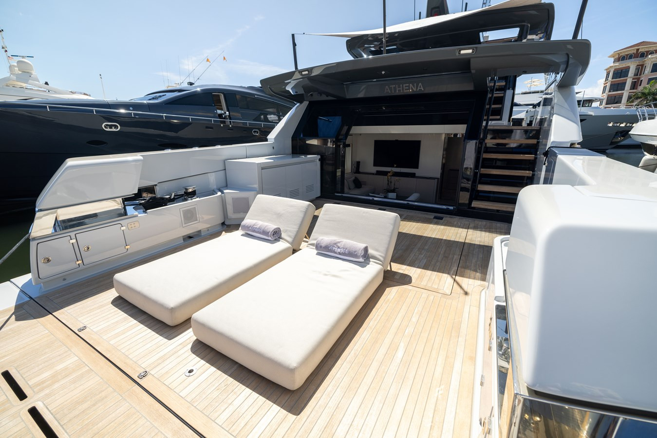 https://arconyachts.ams3.digitaloceanspaces.com/95516/conversions/large_4611038-optimize.jpg