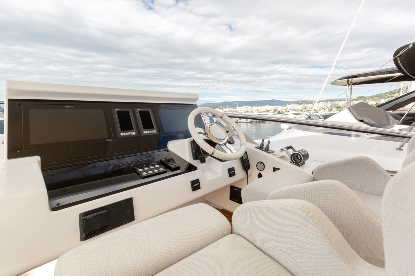 https://arconyachts.ams3.digitaloceanspaces.com/95558/conversions/large_3972867-optimize.jpg
