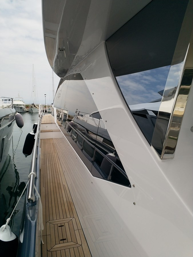 https://arconyachts.ams3.digitaloceanspaces.com/95606/conversions/large_3971445-optimize.jpg