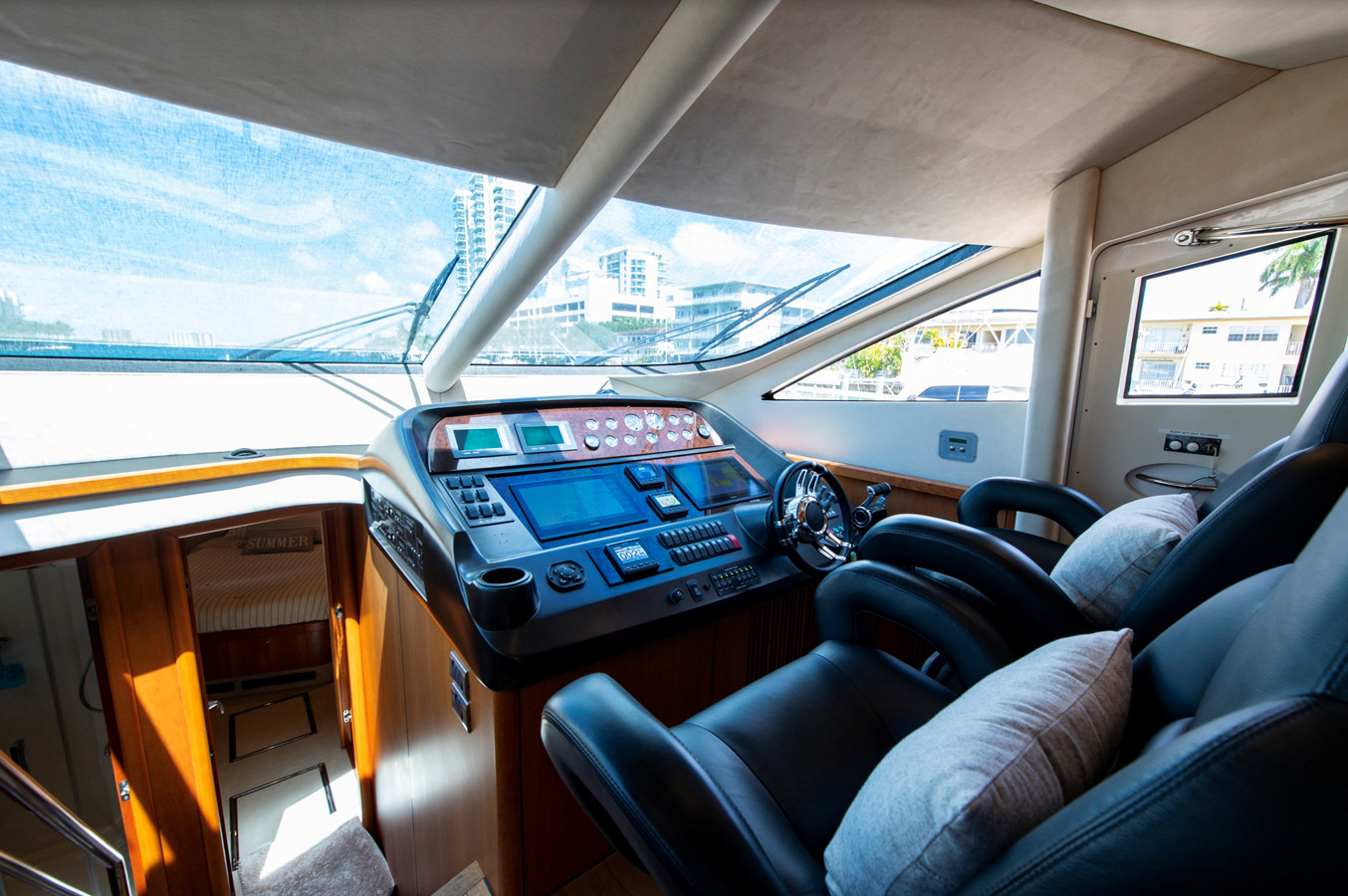 https://arconyachts.ams3.digitaloceanspaces.com/95608/conversions/large_4628339-optimize.jpg
