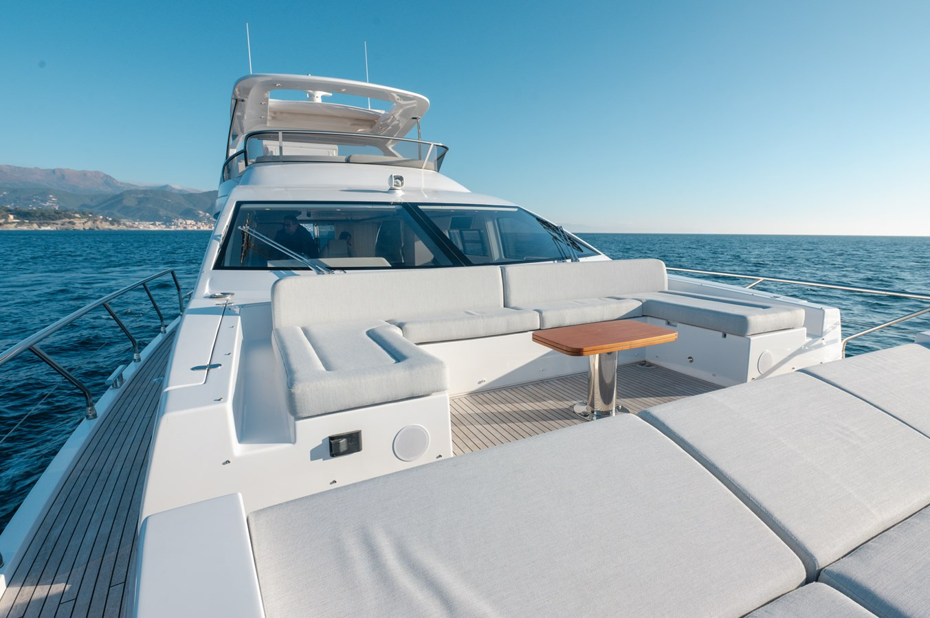 https://arconyachts.ams3.digitaloceanspaces.com/95671/conversions/large_4722235-optimize.jpg