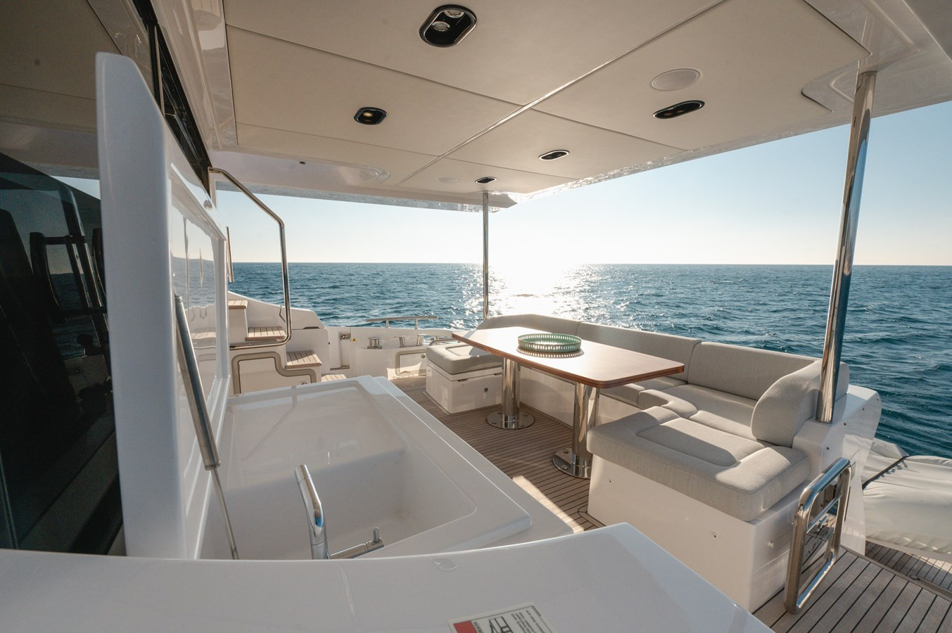 https://arconyachts.ams3.digitaloceanspaces.com/95674/conversions/large_4722236-optimize.jpg