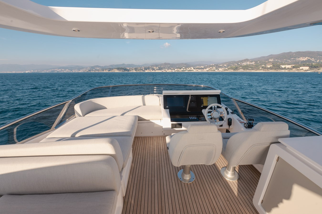https://arconyachts.ams3.digitaloceanspaces.com/95693/conversions/large_4722363-optimize.jpg