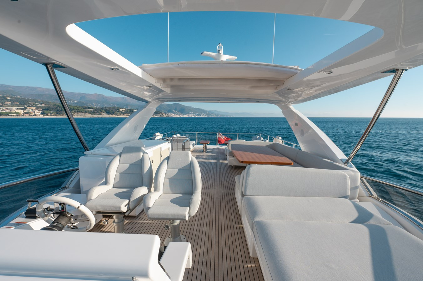 https://arconyachts.ams3.digitaloceanspaces.com/95705/conversions/large_4722367-optimize.jpg