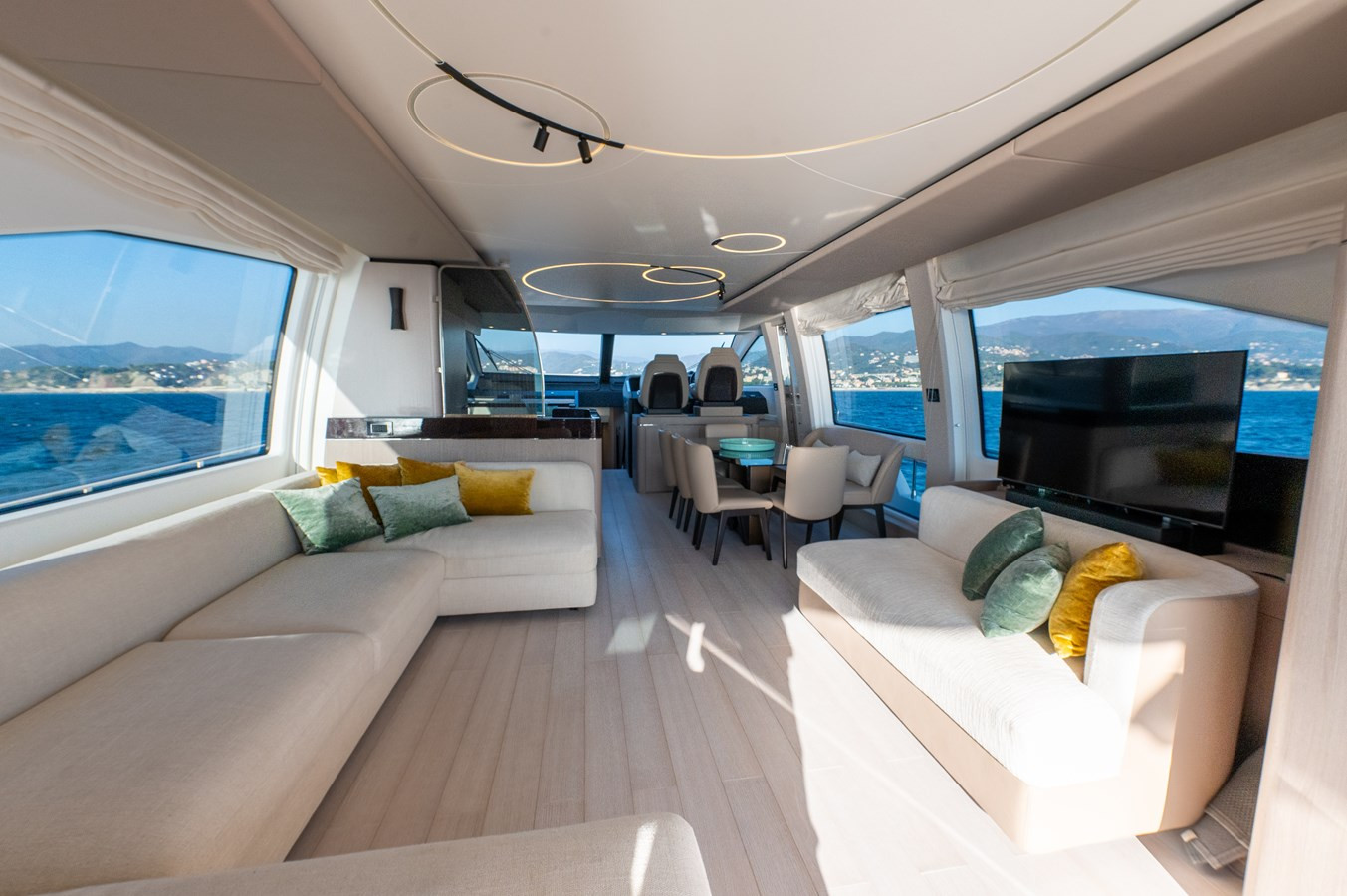 https://arconyachts.ams3.digitaloceanspaces.com/95725/conversions/large_4722374-optimize.jpg