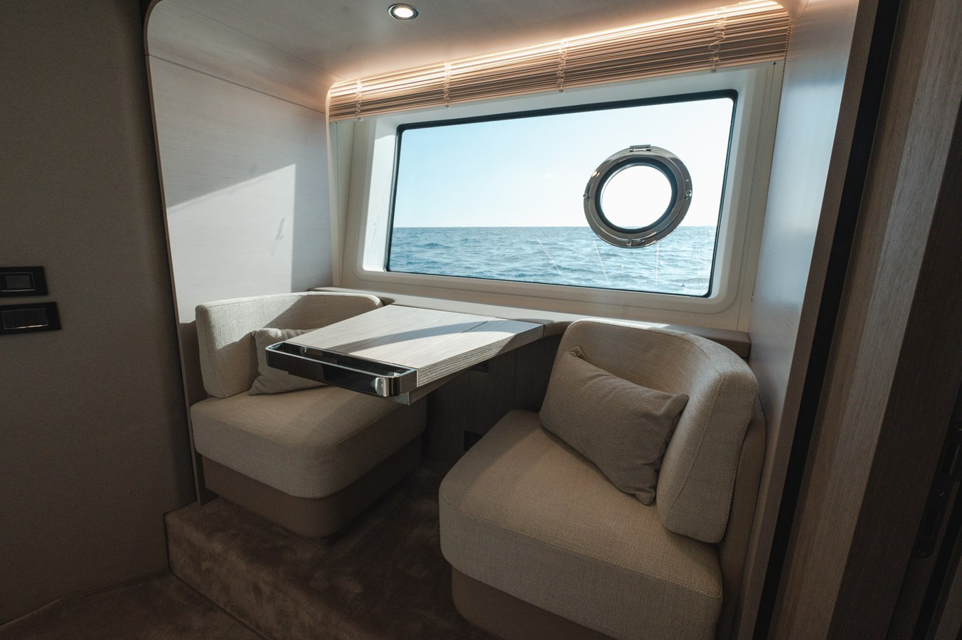https://arconyachts.ams3.digitaloceanspaces.com/95743/conversions/large_4722380-optimize.jpg
