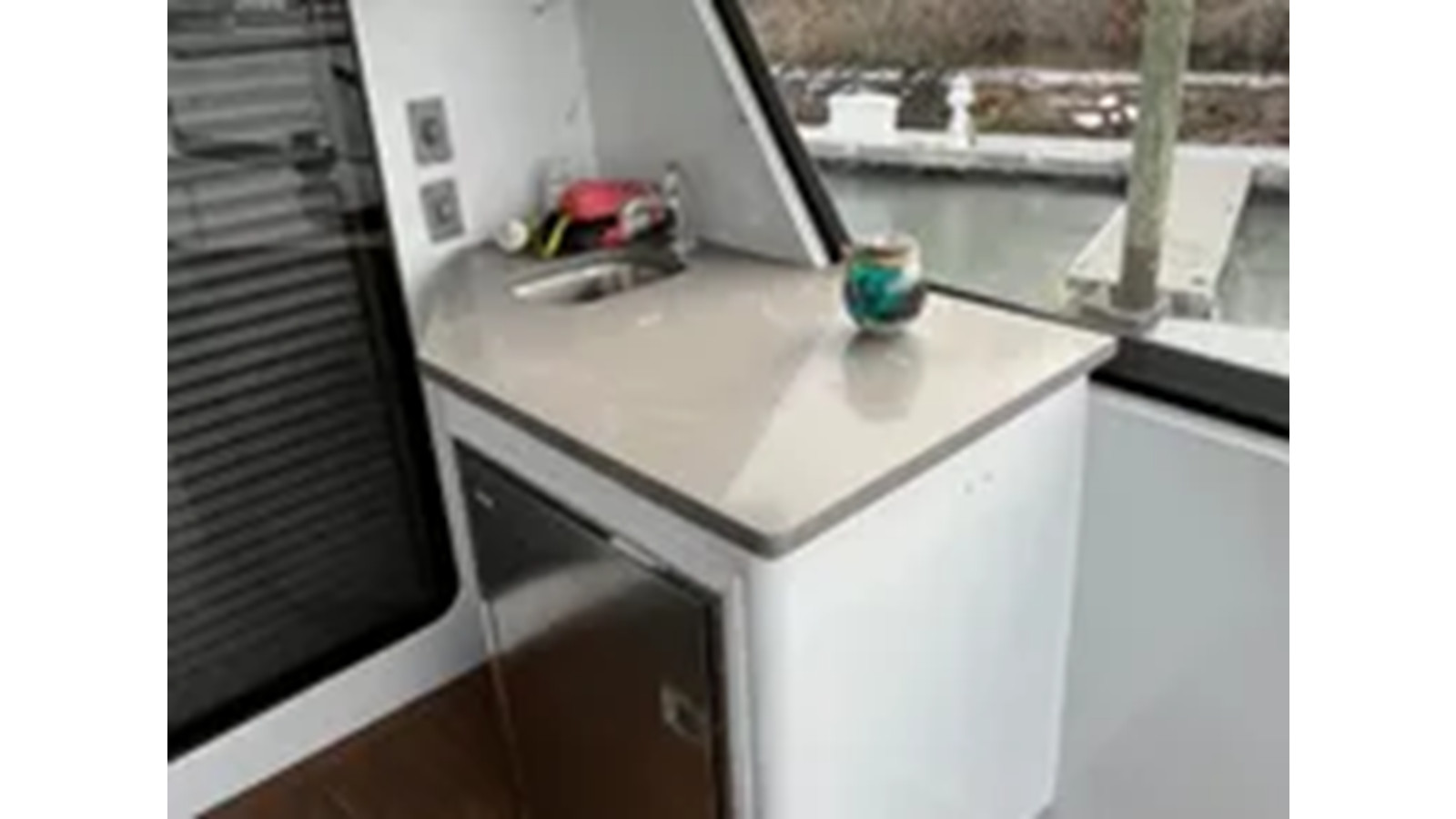 https://arconyachts.ams3.digitaloceanspaces.com/95754/conversions/large_4322671-optimize.jpg