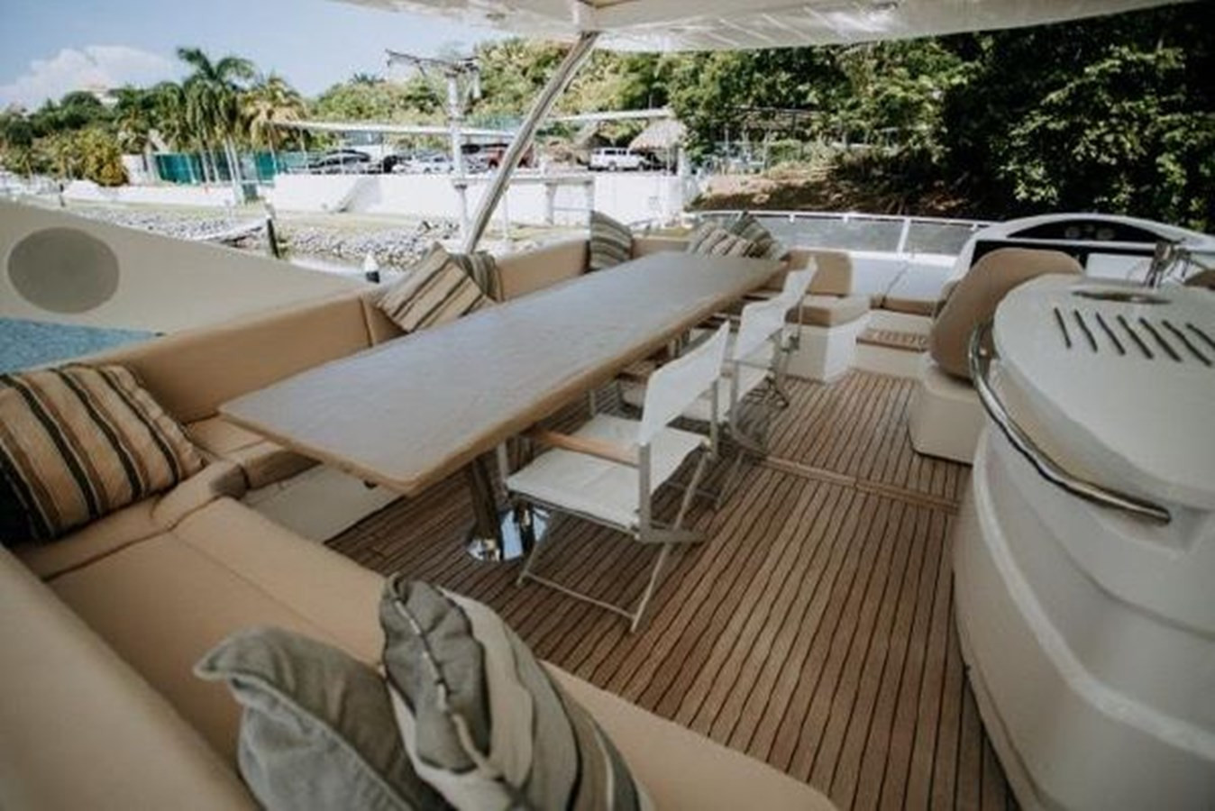 https://arconyachts.ams3.digitaloceanspaces.com/95778/conversions/large_3015816-optimize.jpg