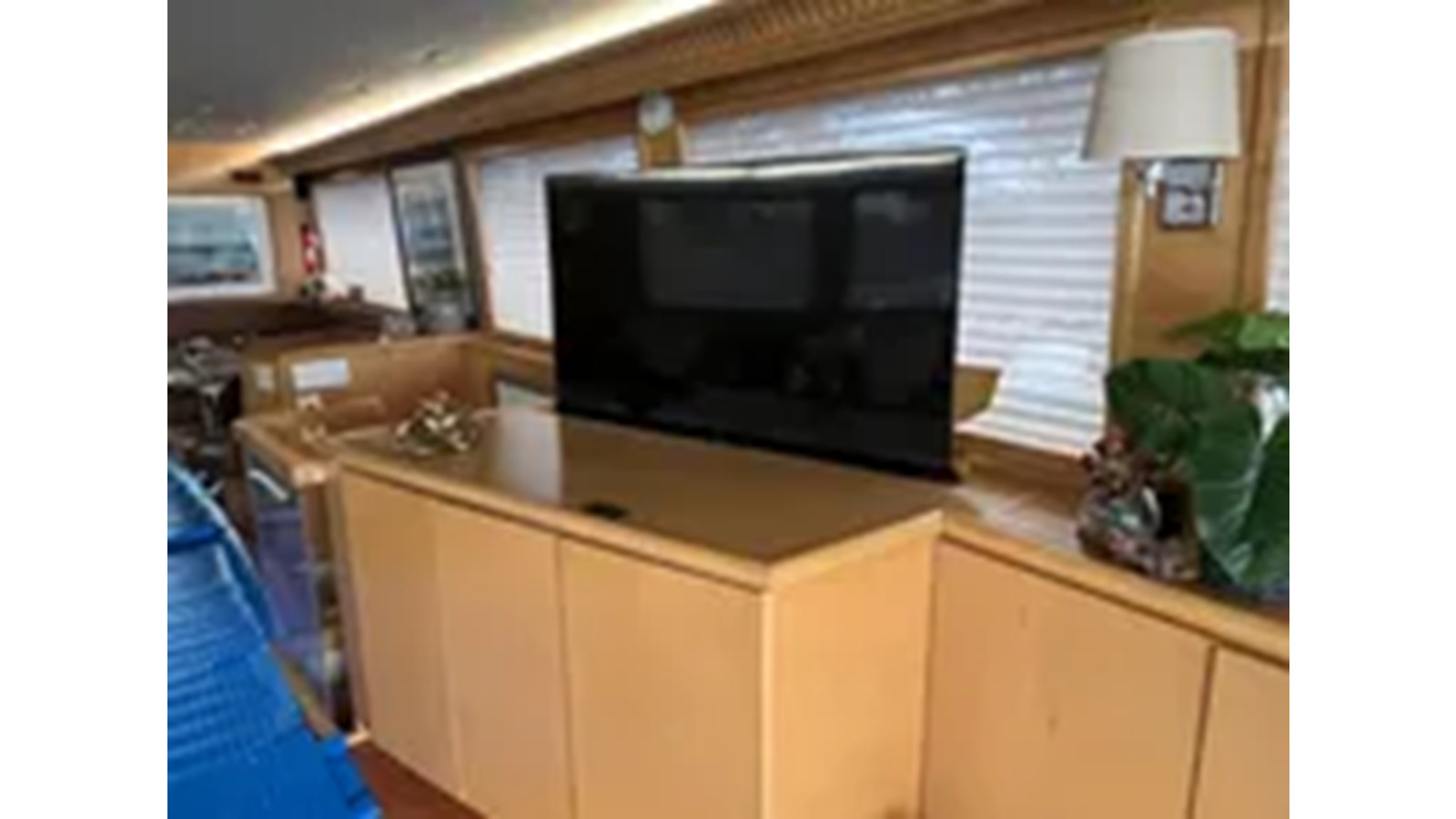 https://arconyachts.ams3.digitaloceanspaces.com/95779/conversions/large_4322679-optimize.jpg