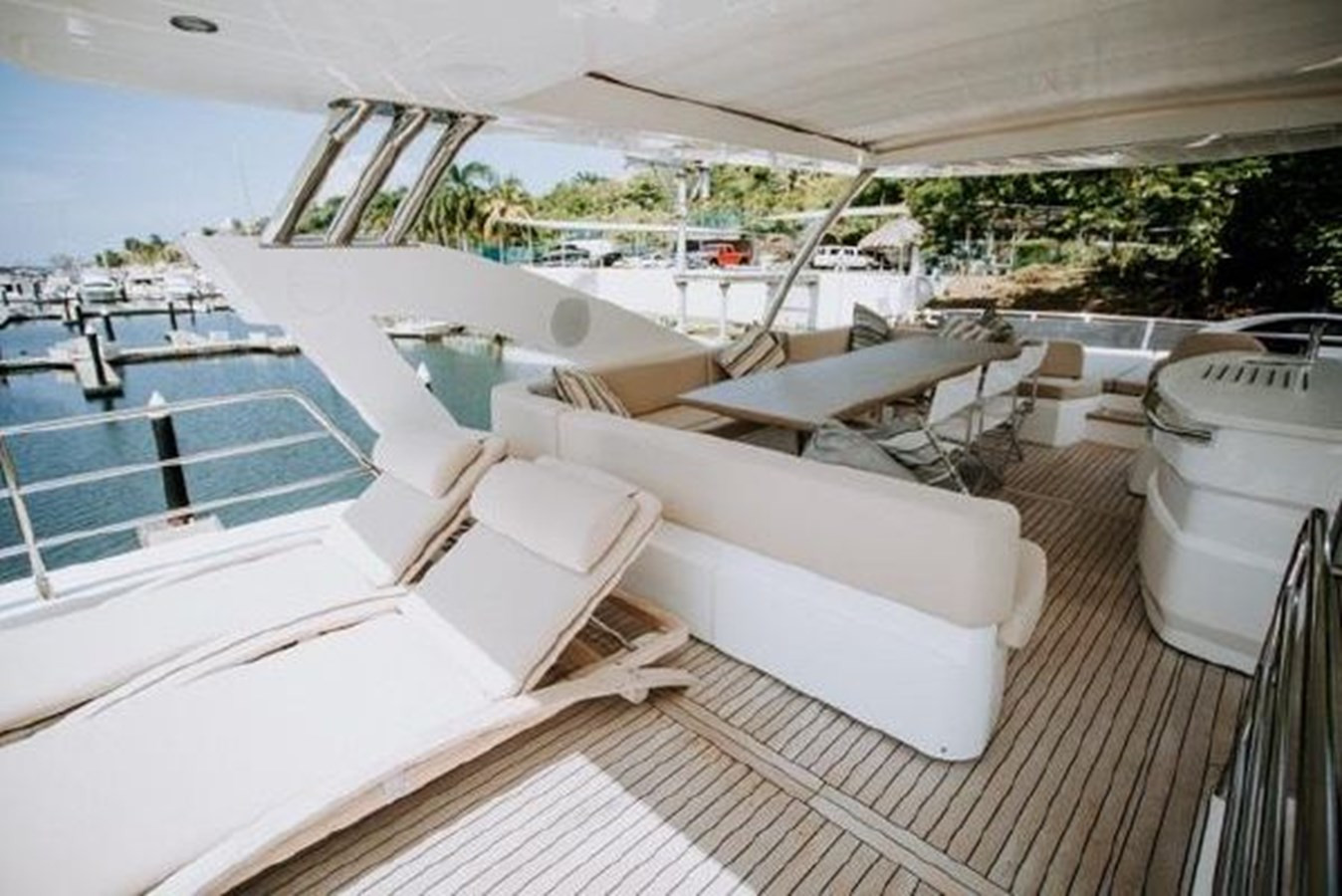 https://arconyachts.ams3.digitaloceanspaces.com/95783/conversions/large_3015818-optimize.jpg