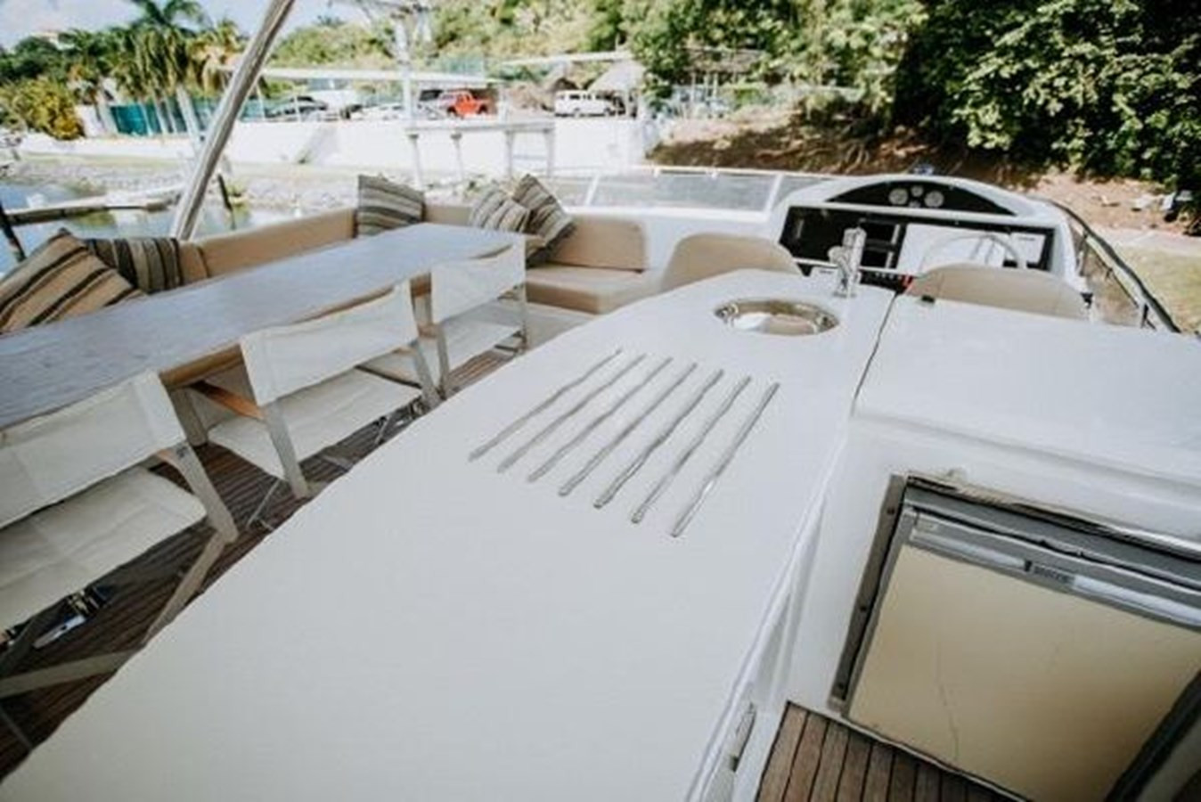 https://arconyachts.ams3.digitaloceanspaces.com/95788/conversions/large_3015820-optimize.jpg