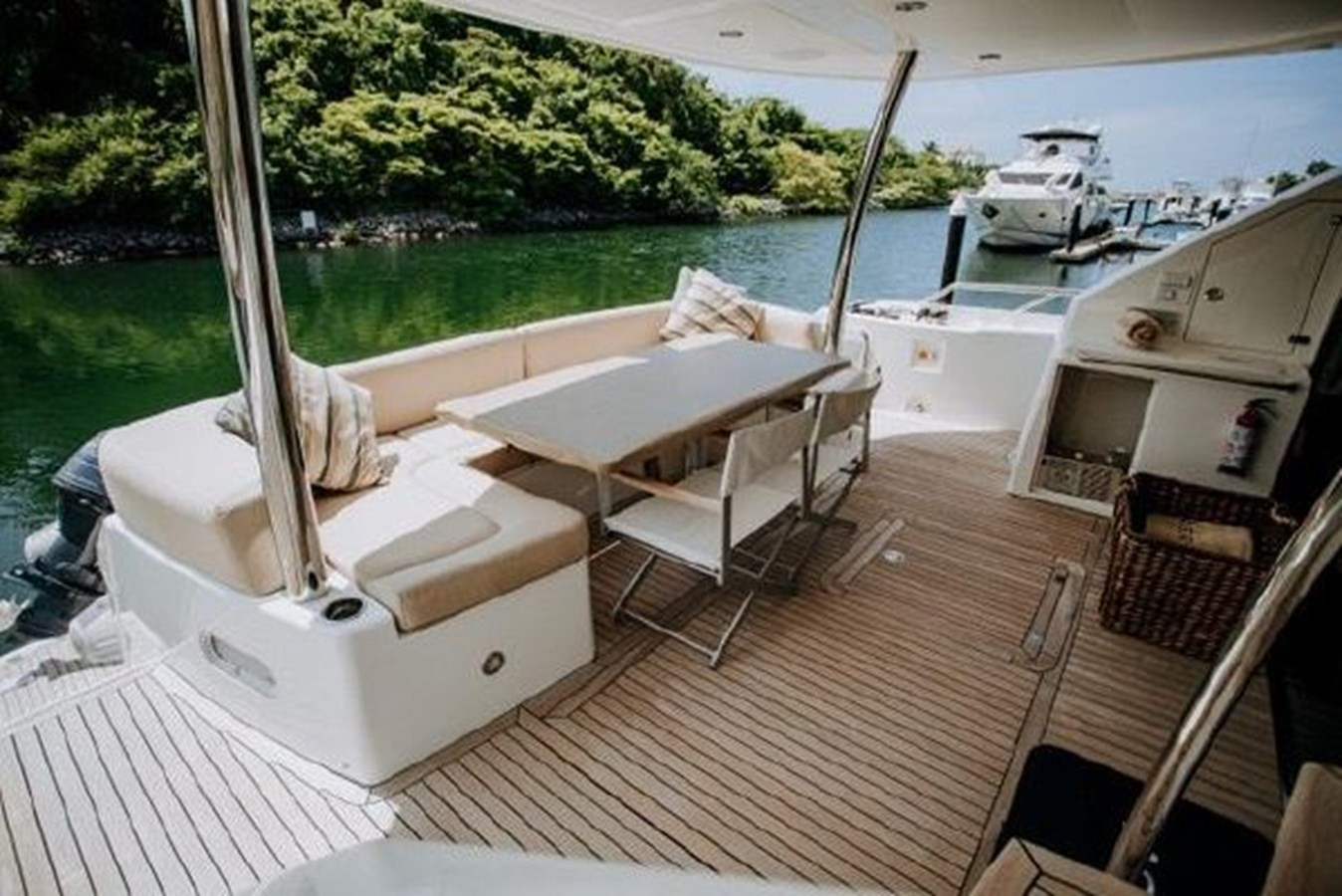 https://arconyachts.ams3.digitaloceanspaces.com/95794/conversions/large_3015822-optimize.jpg