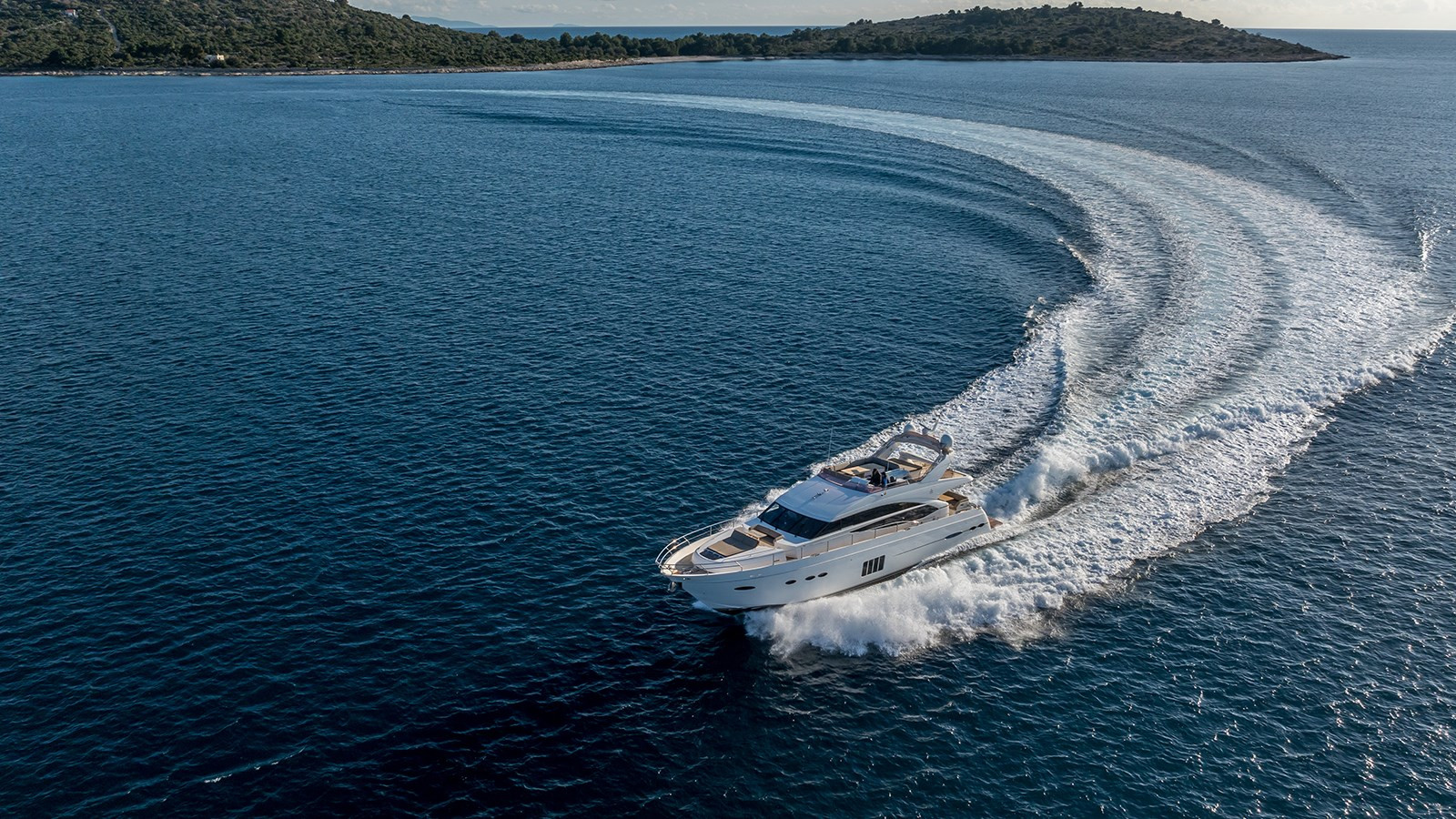 https://arconyachts.ams3.digitaloceanspaces.com/95815/conversions/large_4138768-optimize.jpg