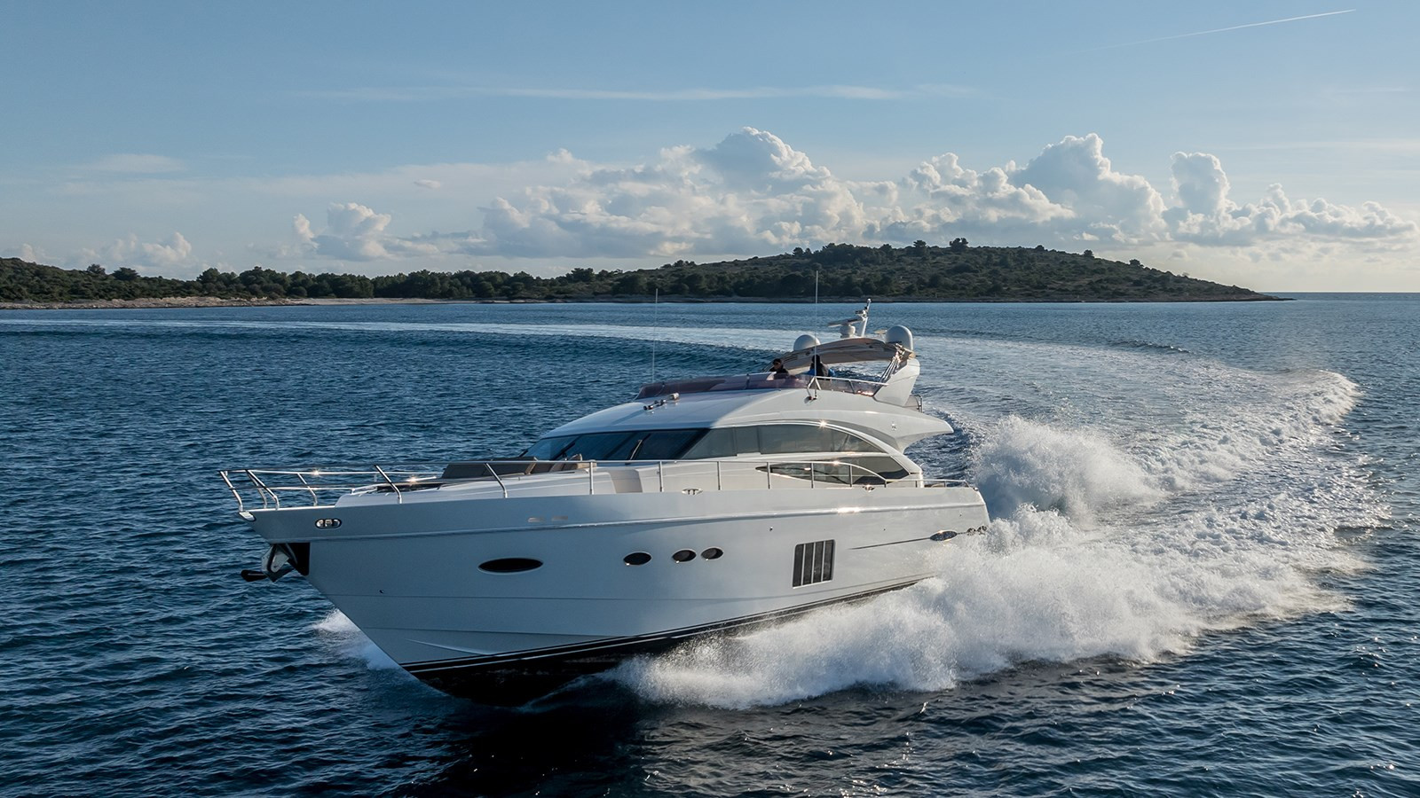 https://arconyachts.ams3.digitaloceanspaces.com/95818/conversions/large_4138769-optimize.jpg