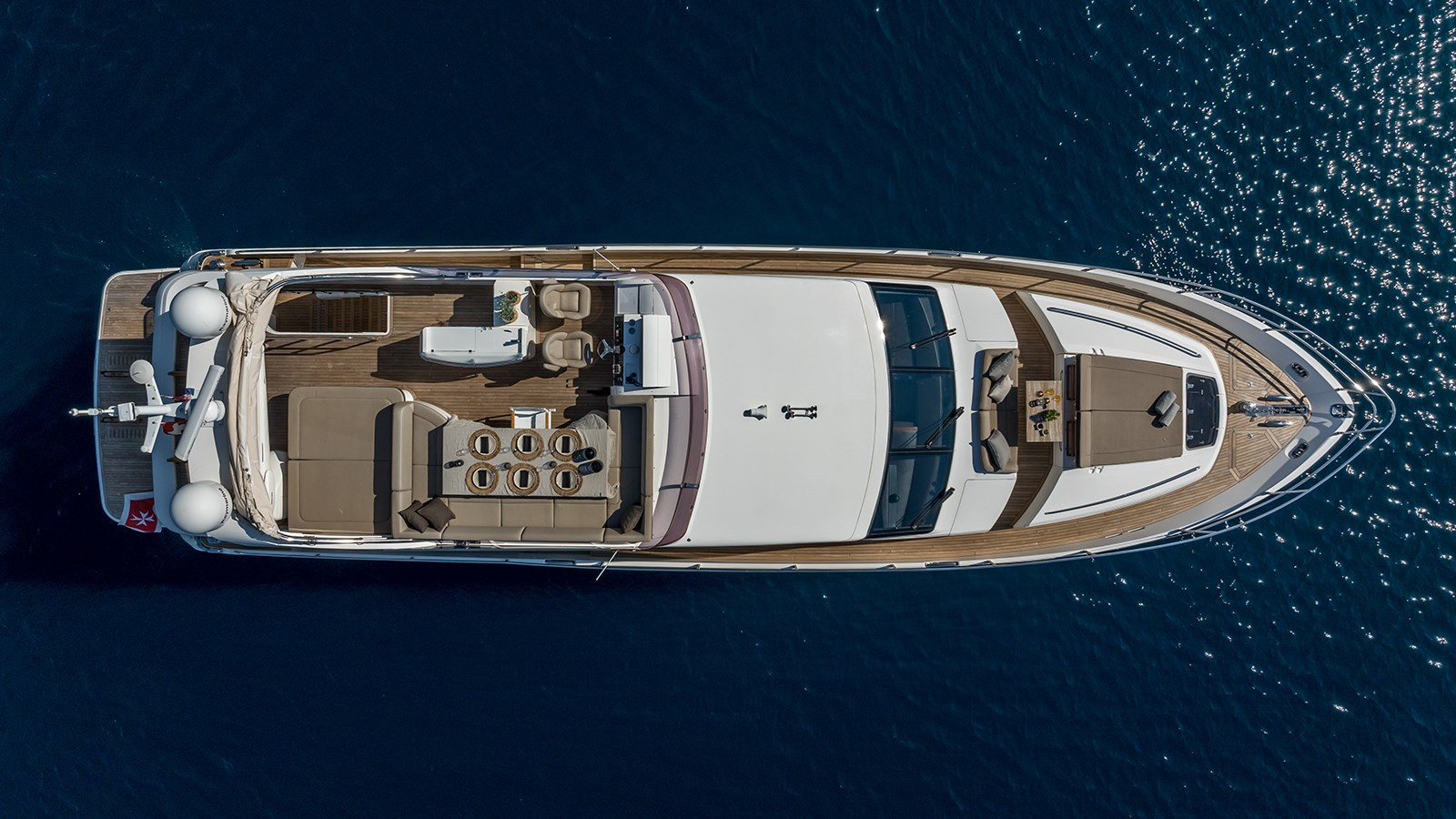 https://arconyachts.ams3.digitaloceanspaces.com/95861/conversions/large_4138772-optimize.jpg