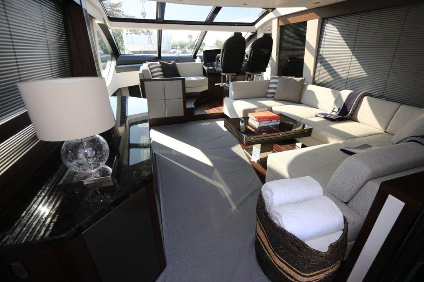 https://arconyachts.ams3.digitaloceanspaces.com/96058/conversions/large_3091969-optimize.jpg