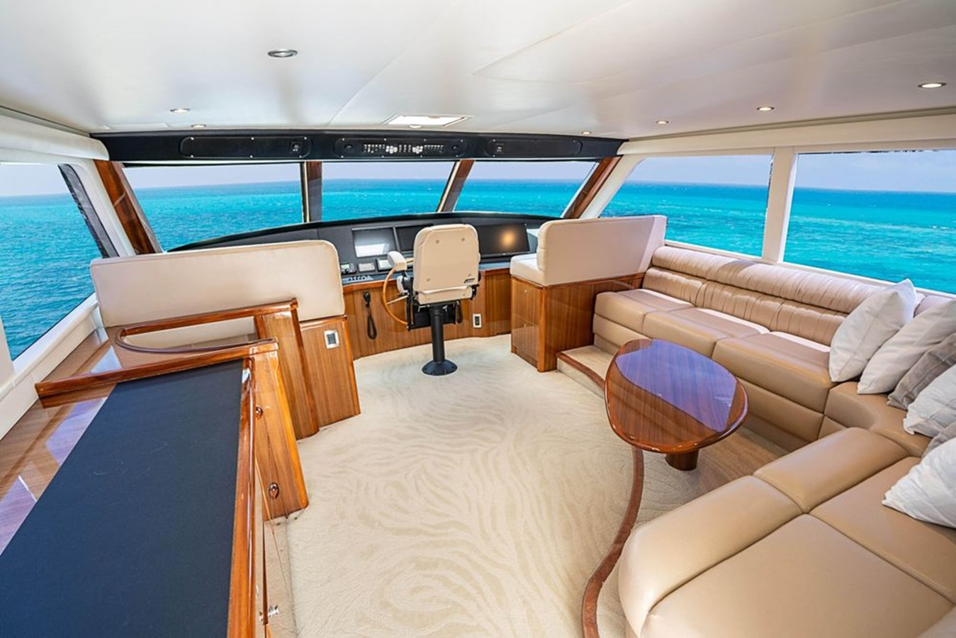 https://arconyachts.ams3.digitaloceanspaces.com/96076/conversions/large_2824030-optimize.jpg