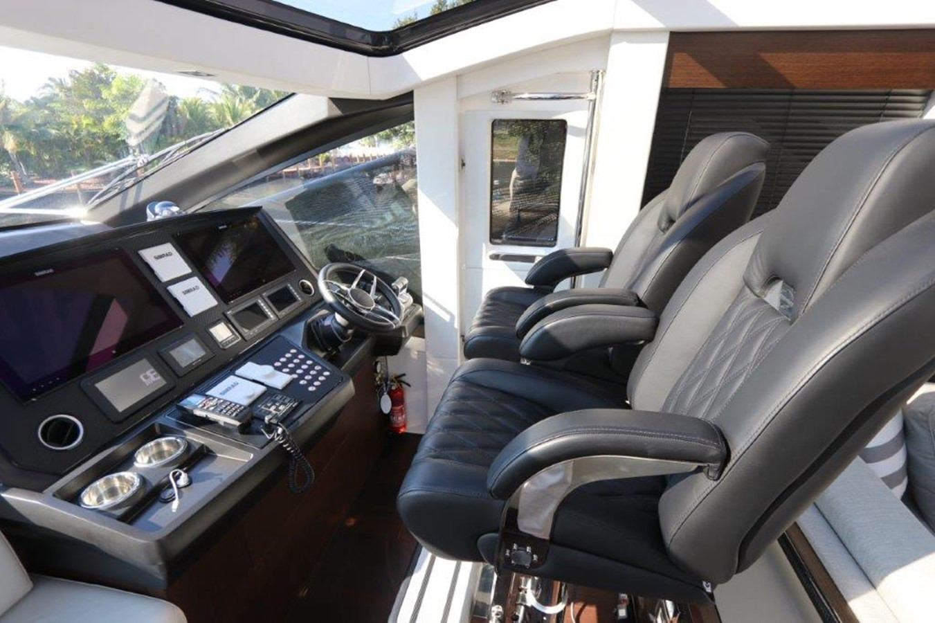 https://arconyachts.ams3.digitaloceanspaces.com/96077/conversions/large_3091975-optimize.jpg