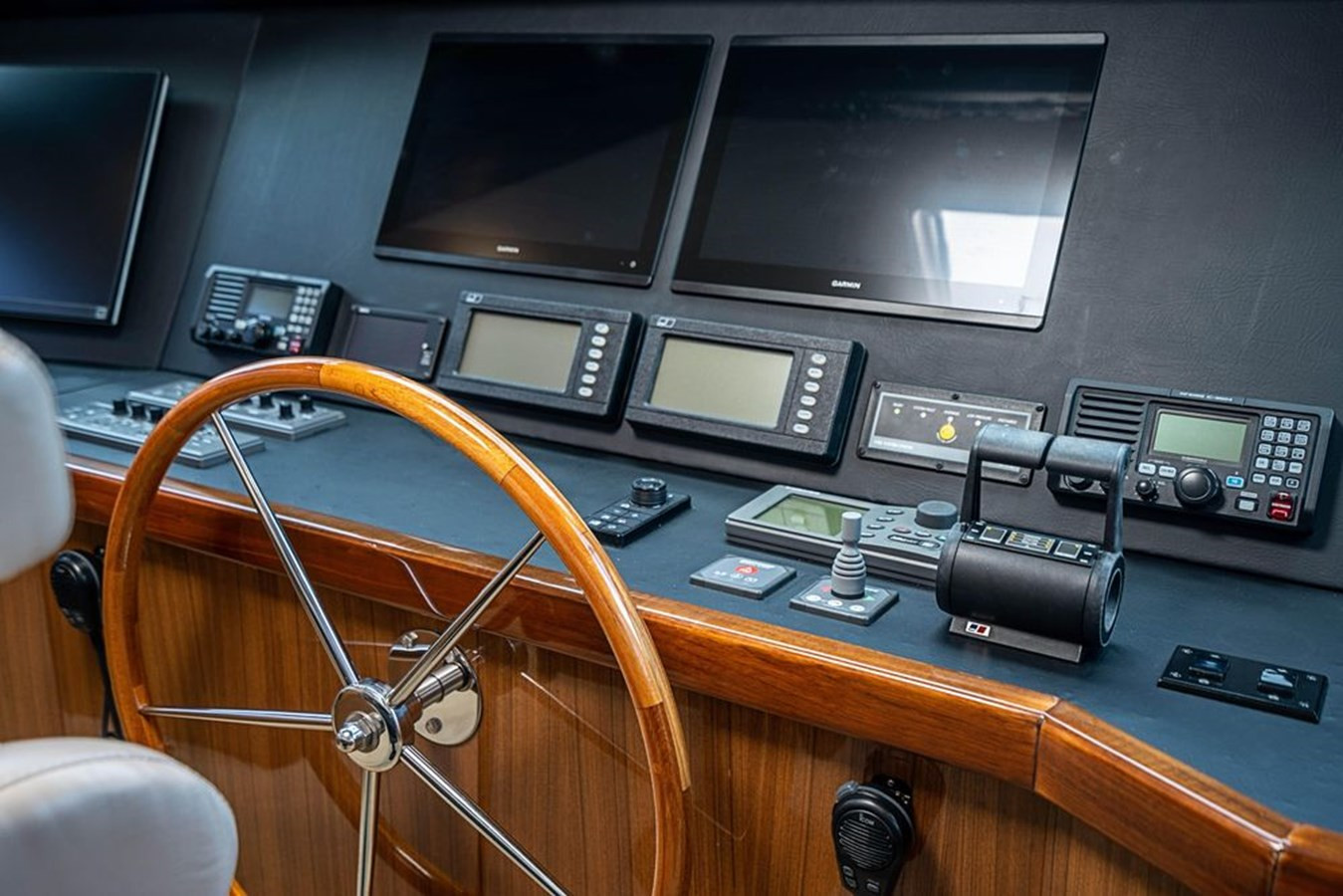 https://arconyachts.ams3.digitaloceanspaces.com/96085/conversions/large_2824033-optimize.jpg