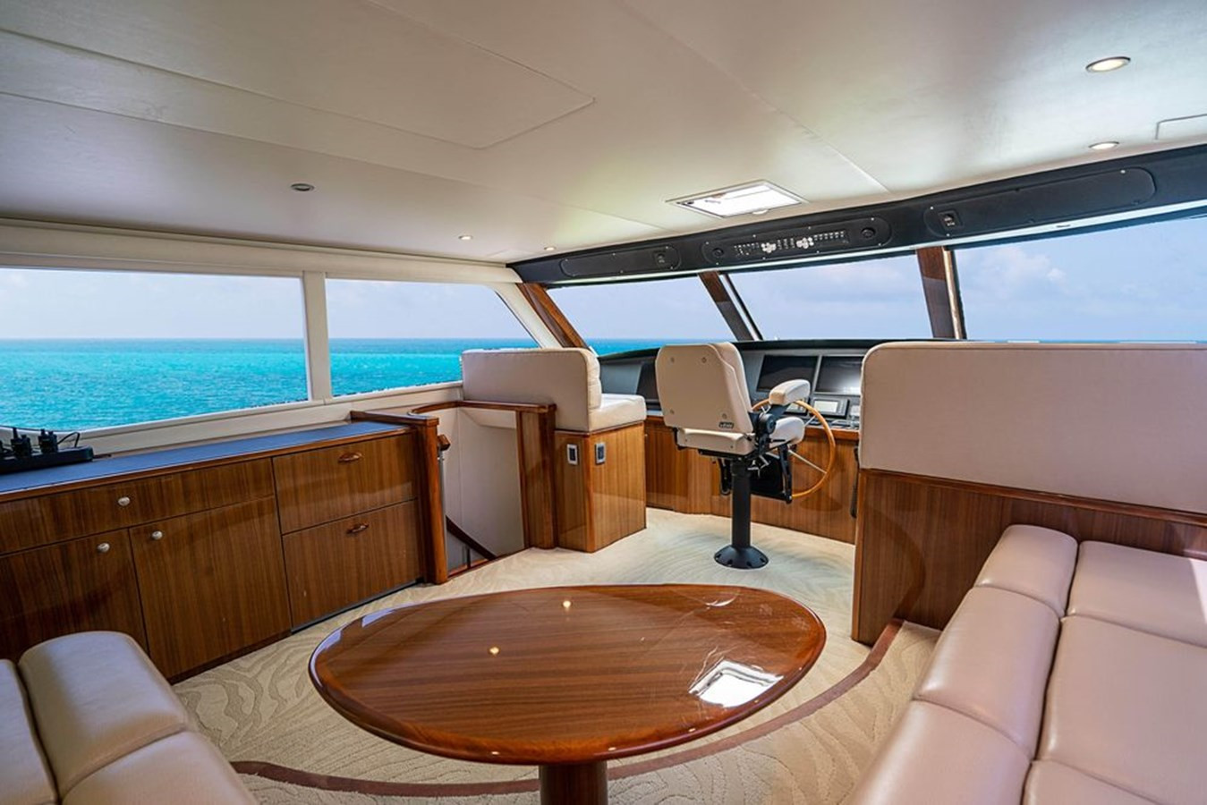 https://arconyachts.ams3.digitaloceanspaces.com/96088/conversions/large_2824034-optimize.jpg