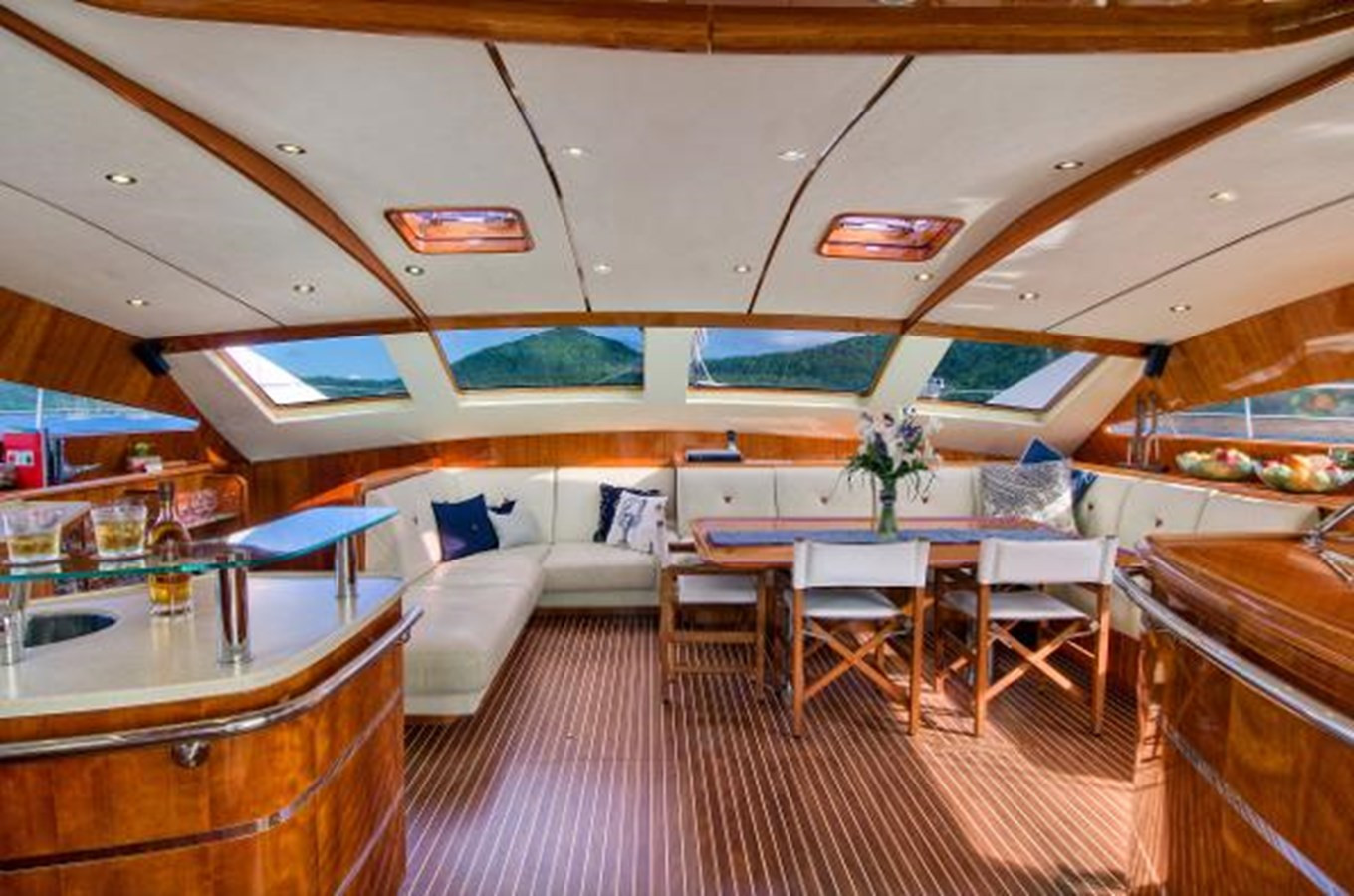 https://arconyachts.ams3.digitaloceanspaces.com/96090/conversions/large_3127636-optimize.jpg