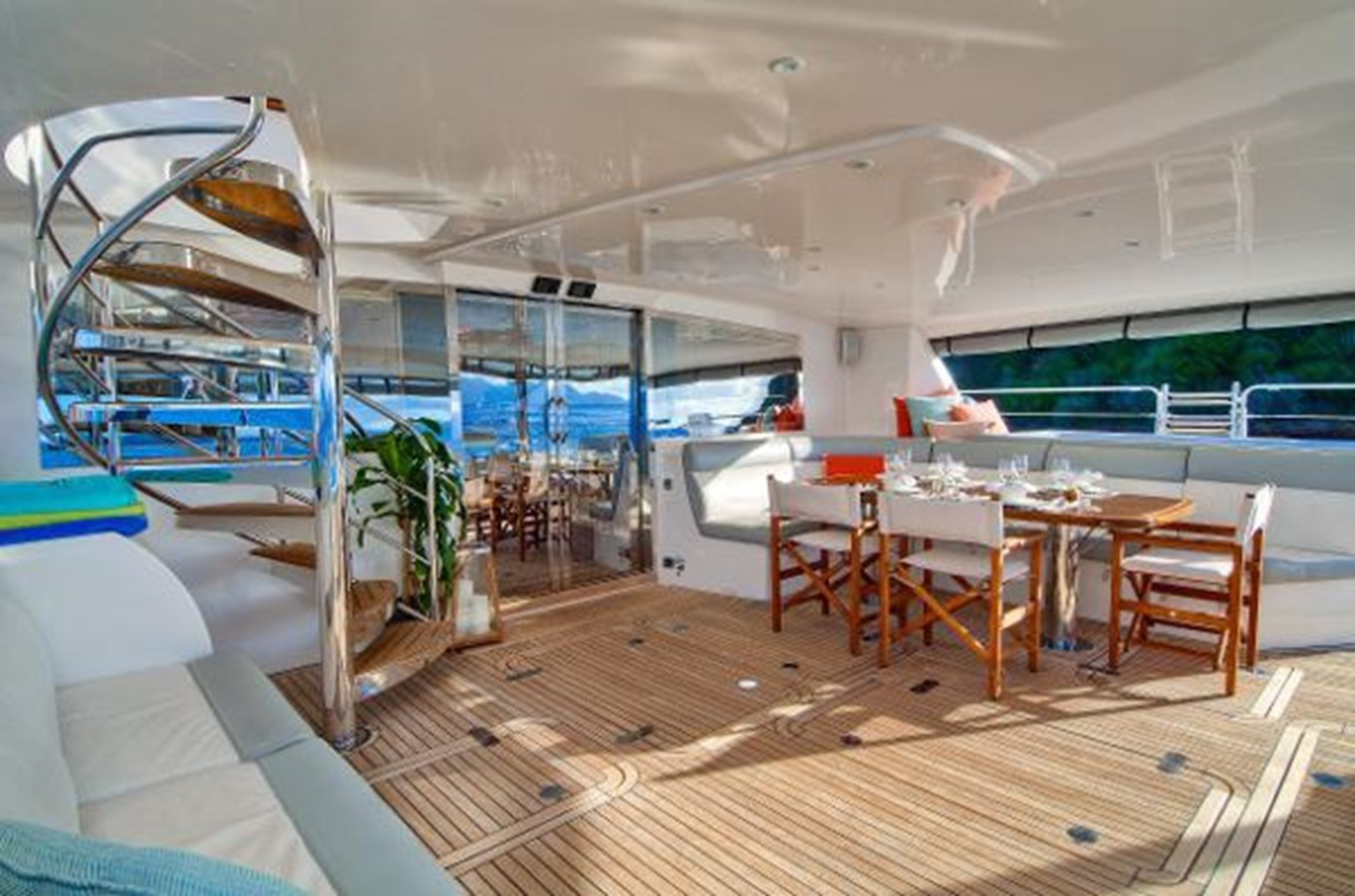 https://arconyachts.ams3.digitaloceanspaces.com/96112/conversions/large_3127643-optimize.jpg