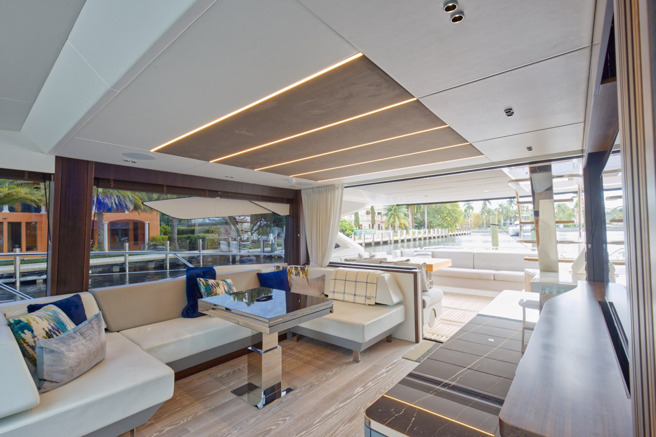 https://arconyachts.ams3.digitaloceanspaces.com/96258/conversions/large_4055707-optimize.jpg