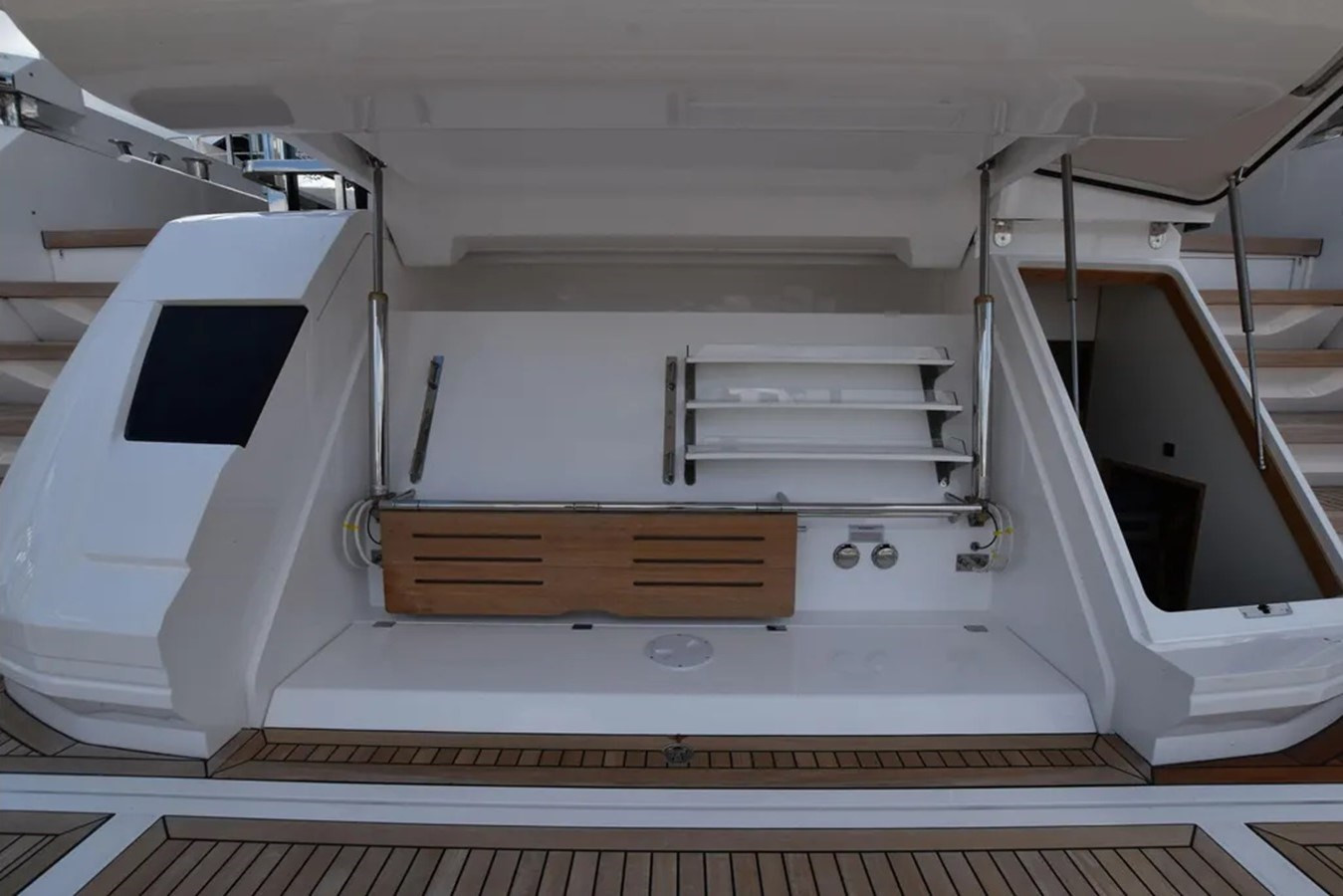 https://arconyachts.ams3.digitaloceanspaces.com/96268/conversions/large_4276093-optimize.jpg