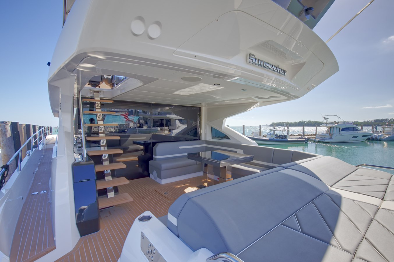 https://arconyachts.ams3.digitaloceanspaces.com/96281/conversions/large_4179627-optimize.jpg