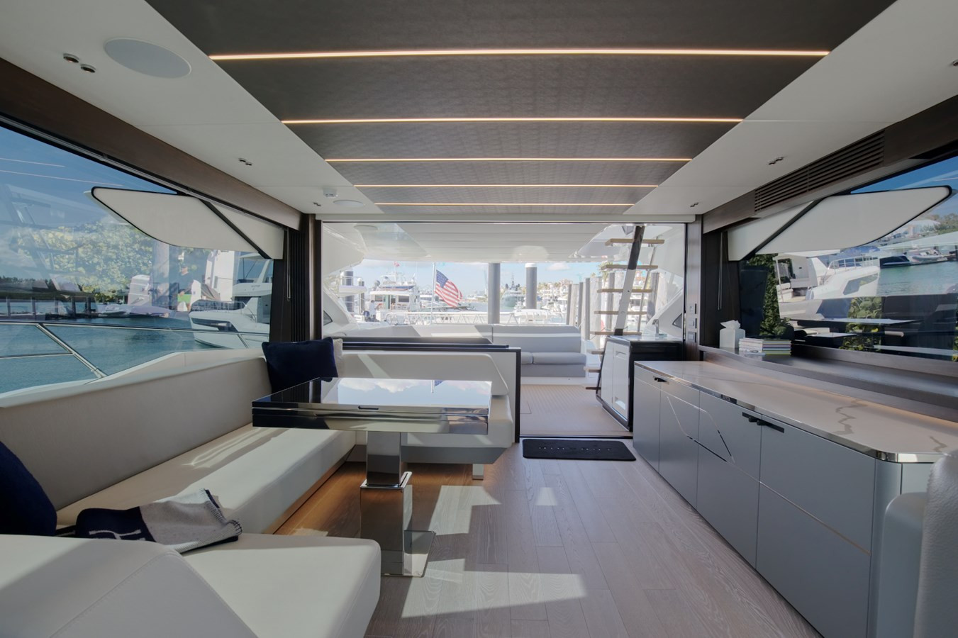 https://arconyachts.ams3.digitaloceanspaces.com/96290/conversions/large_4179631-optimize.jpg