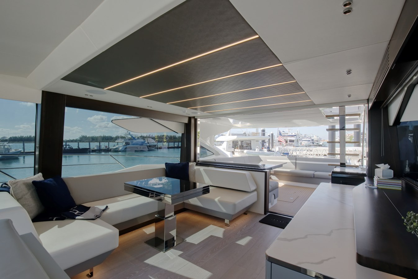 https://arconyachts.ams3.digitaloceanspaces.com/96292/conversions/large_4179632-optimize.jpg