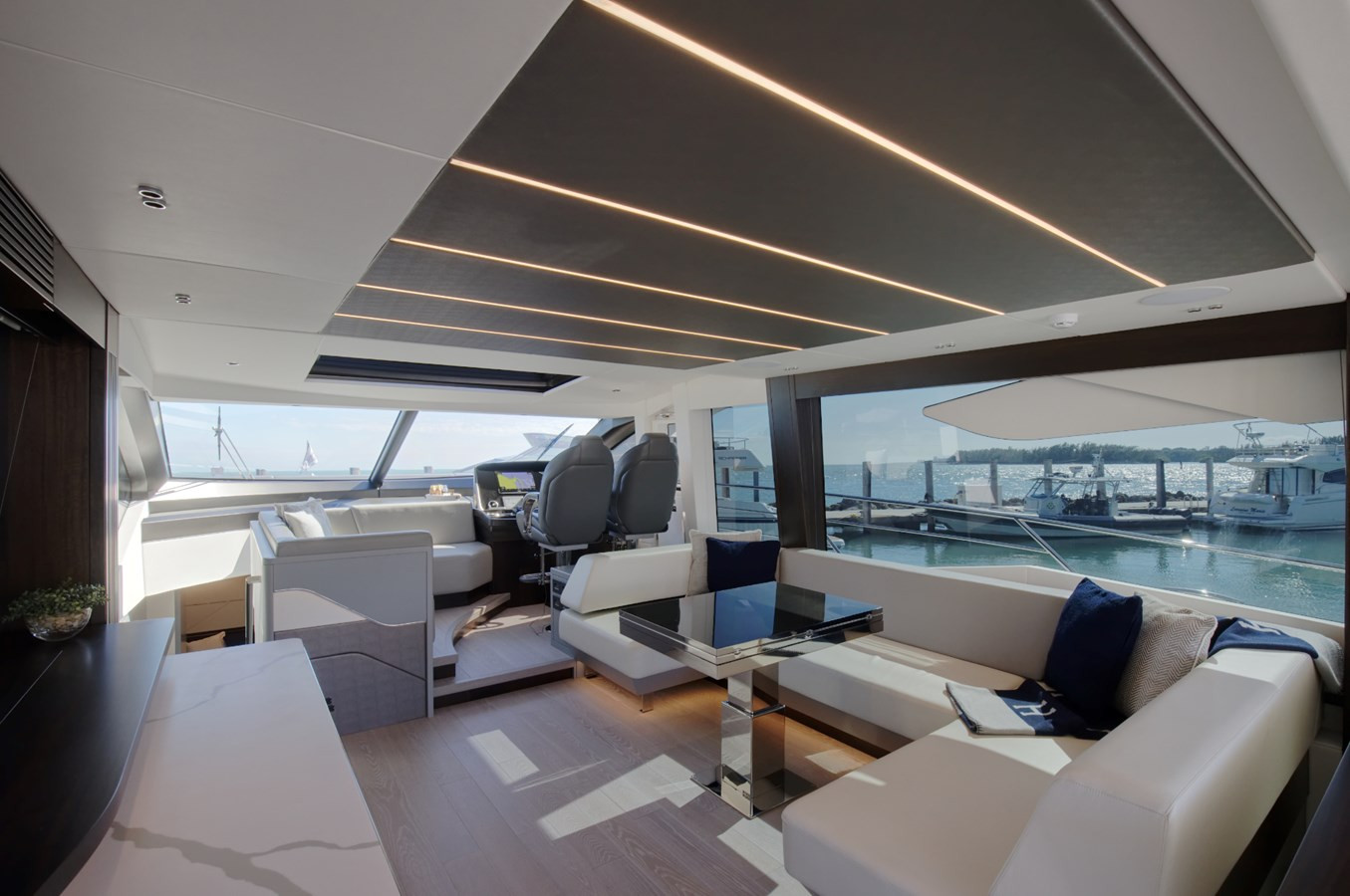 https://arconyachts.ams3.digitaloceanspaces.com/96294/conversions/large_4179633-optimize.jpg
