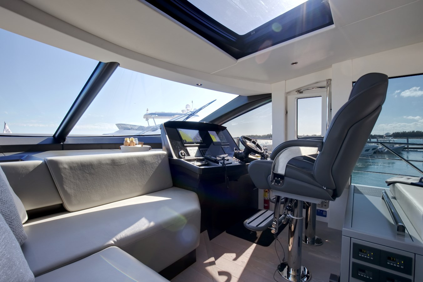 https://arconyachts.ams3.digitaloceanspaces.com/96297/conversions/large_4179634-optimize.jpg